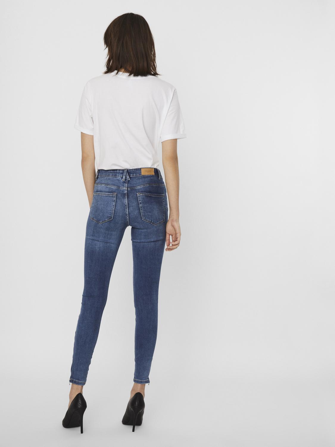 model_shot-back